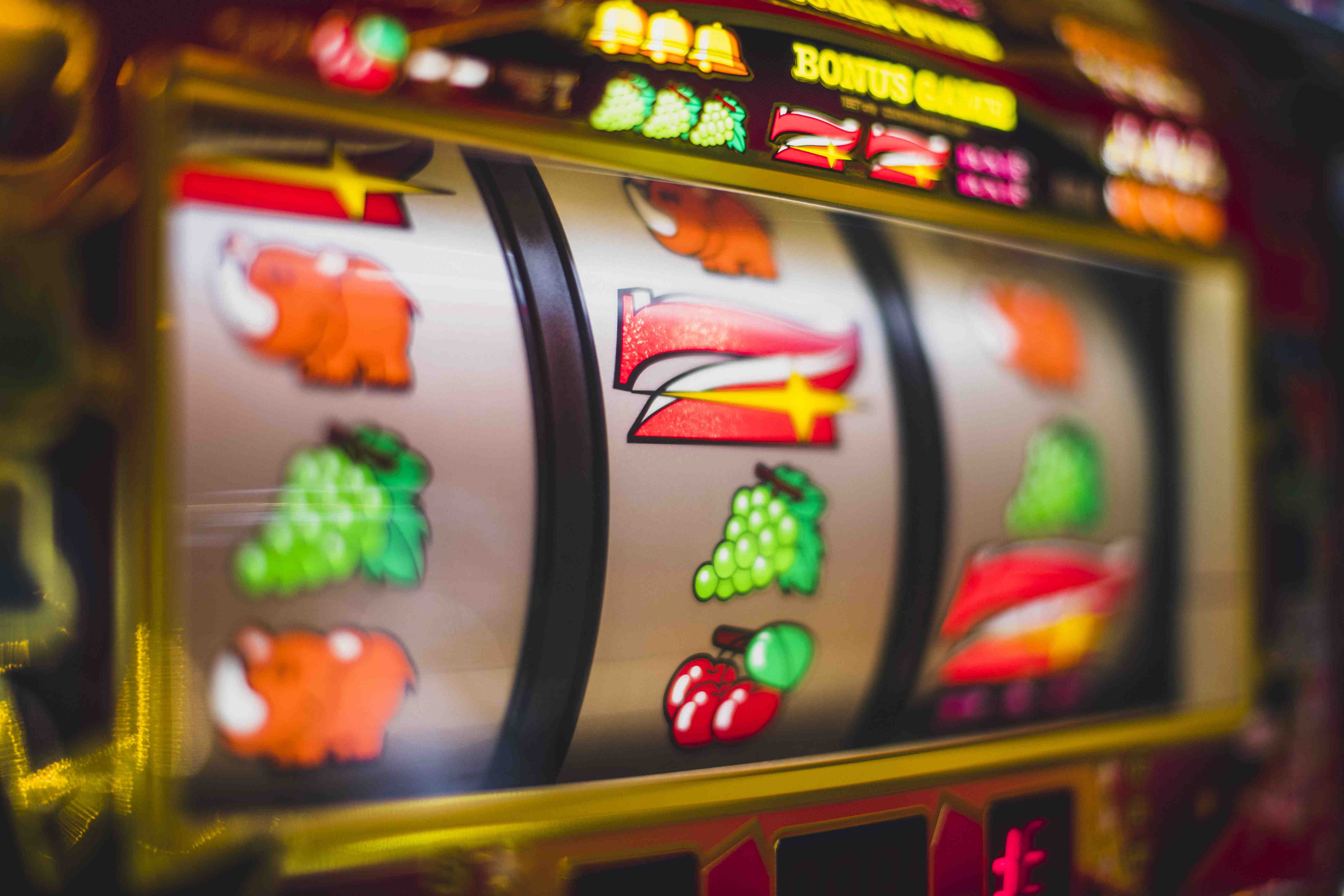 Filipino player accessing 777pnl apk casino on a mobile phone